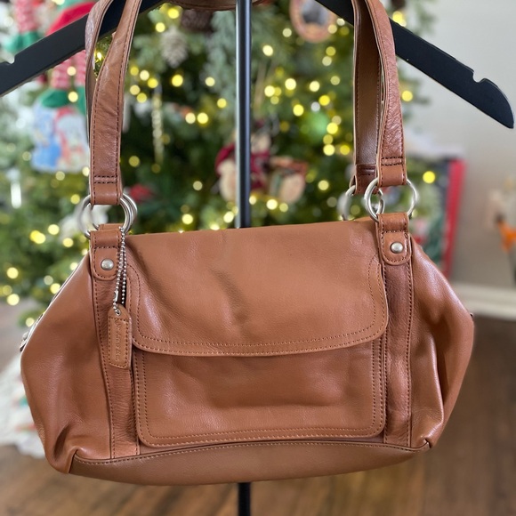 St. John's Bay Handbags - St. John's Bay Tan Leather Shoulder Bag
